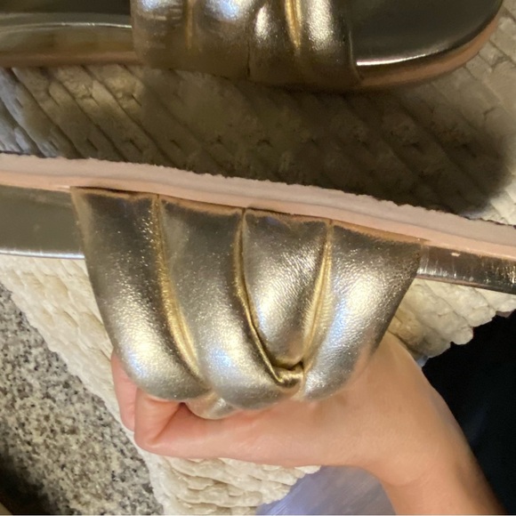 Seychelles Low Key Glow Up Gold Metallic Sandals Sz 7.5 - Picture 2 of 6